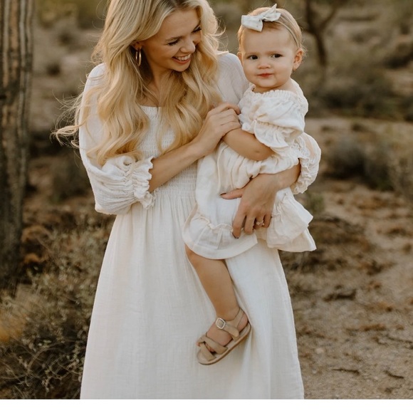 Mommy & Mini matching CREAM dresses - Picture 2 of 5